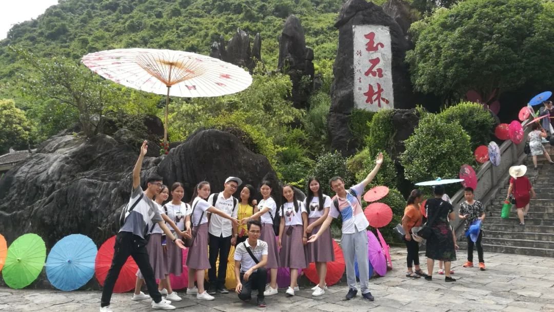 8月1日广西贺州玉石林多彩油纸伞节开始啦